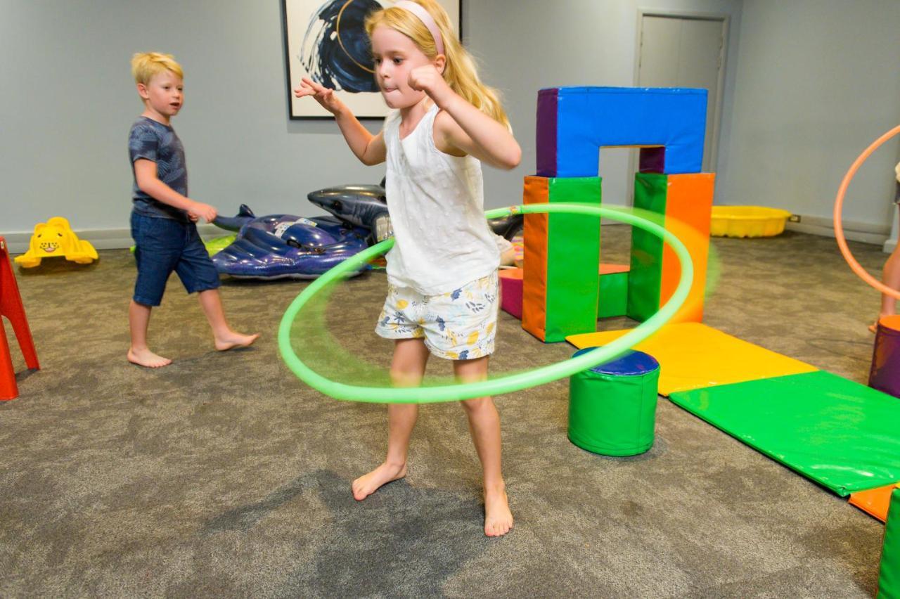 The Capital Pearls Hotel Durban Kültér fotó A girl hula-hooping
