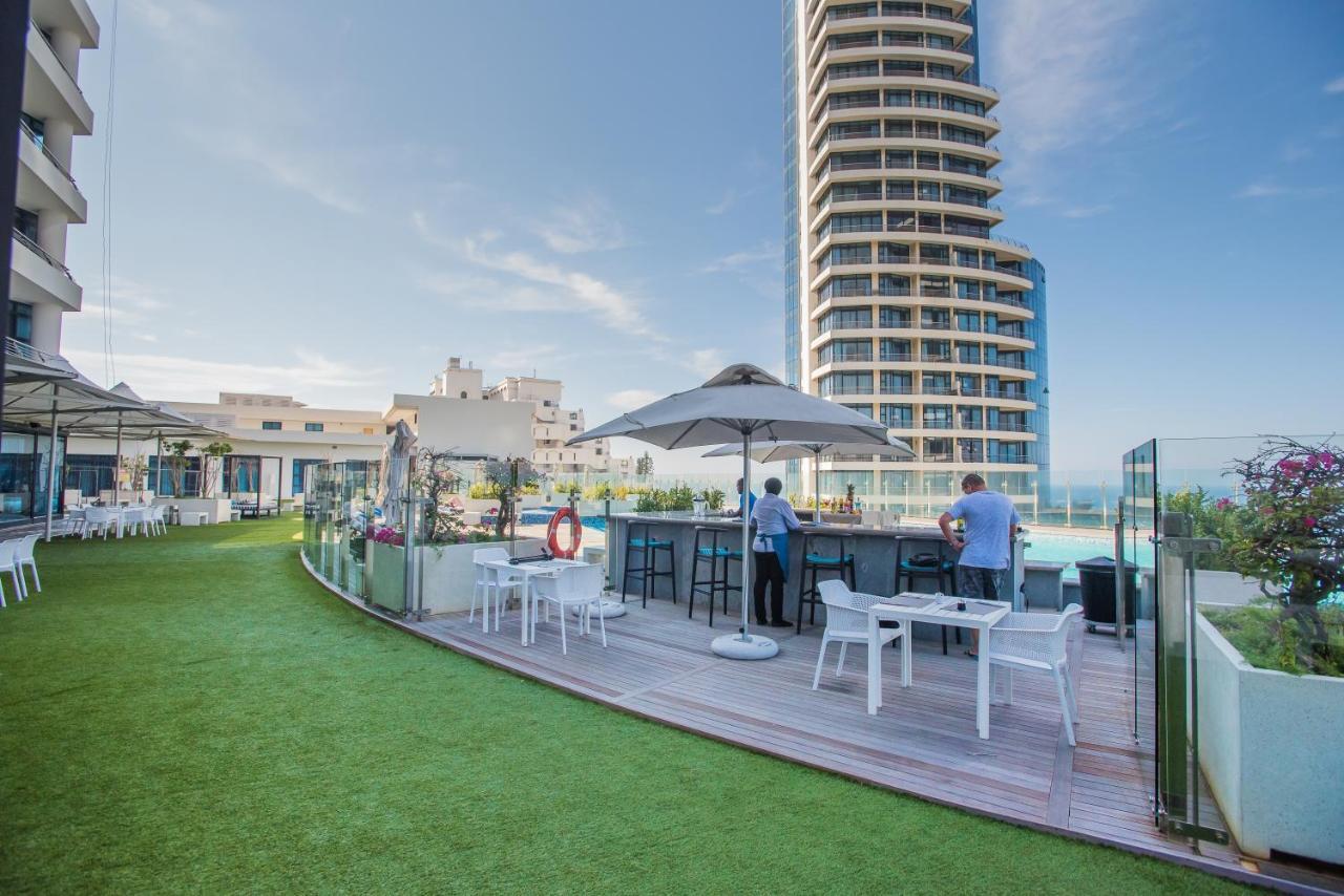 The Capital Pearls Hotel Durban Kültér fotó The rooftop bar at the hotel